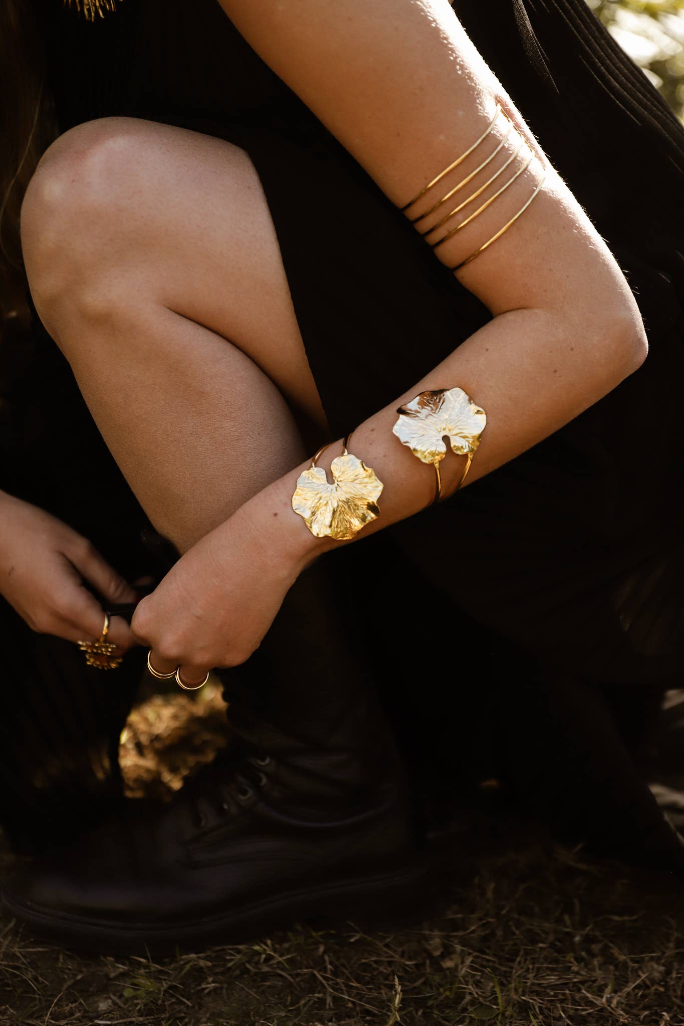 Pulsera de Brazalete Hojas de Plata bañada en Oro 18 quilates Joyería Artesanal(La pieza se hace por precompra )
