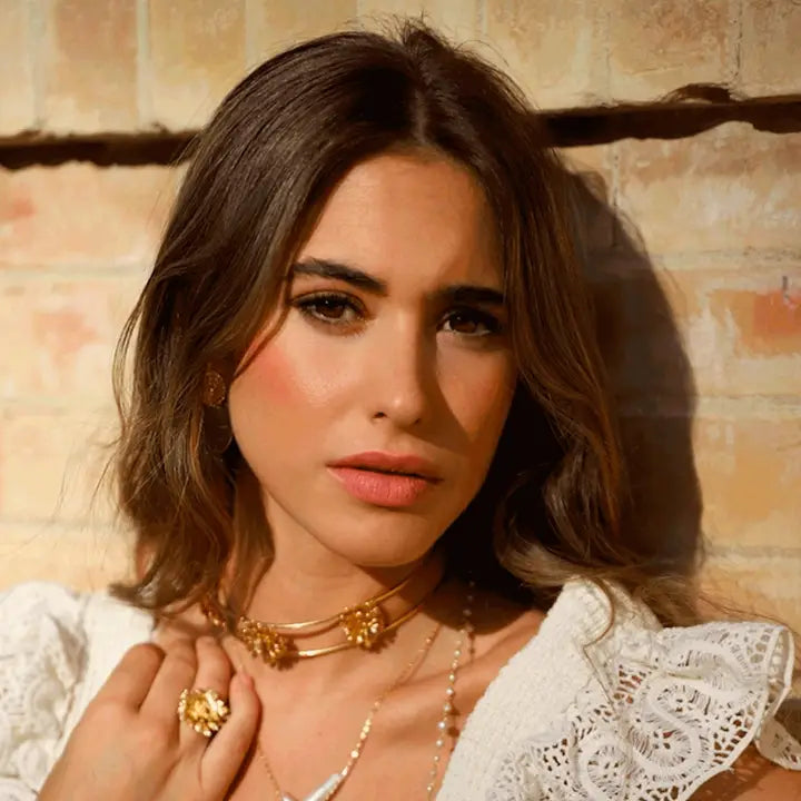 Collar Choker Margaritas Plata Bañada en Oro 18K Joyería Artesanal(La pieza se hace por precompra )